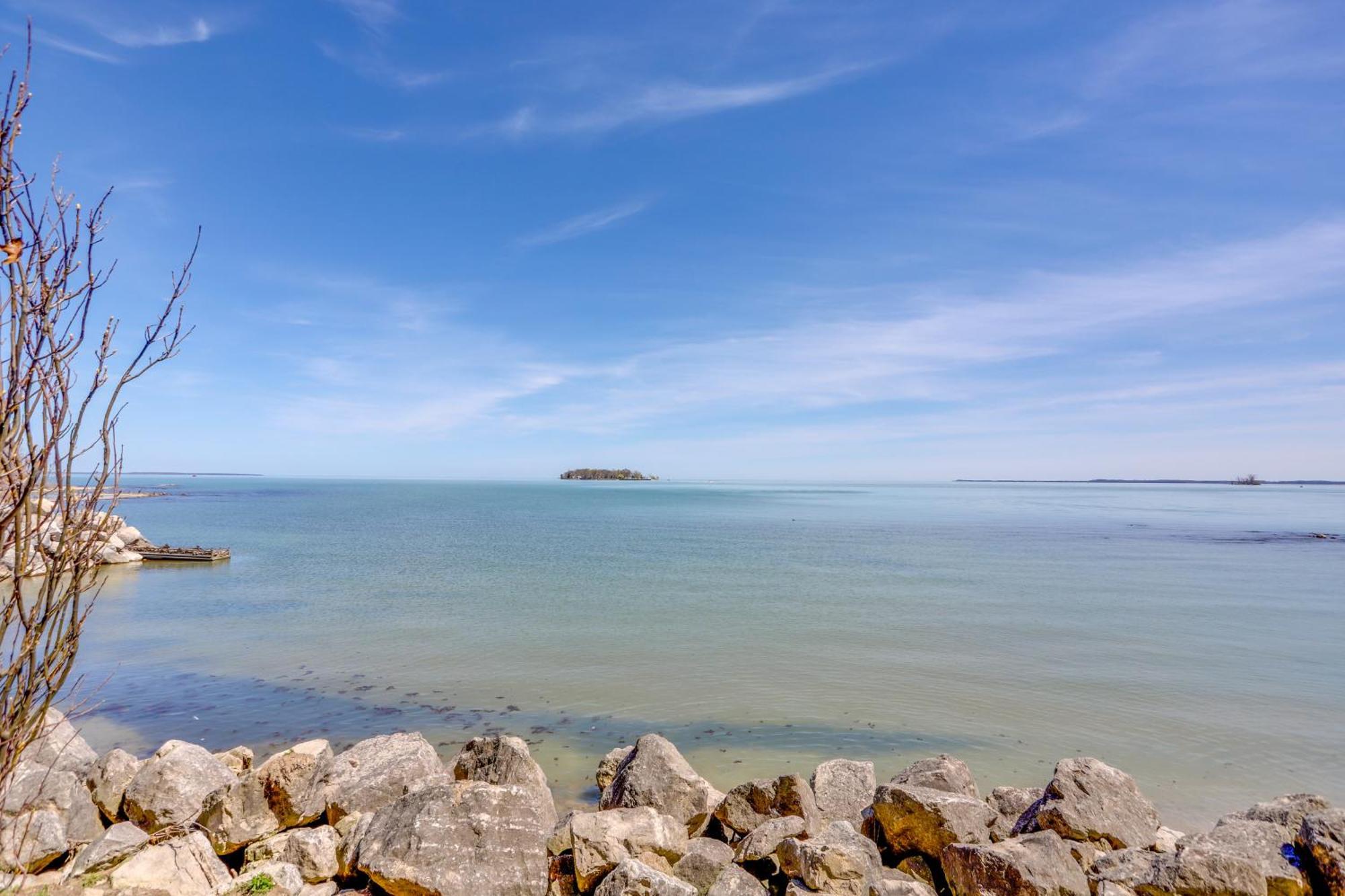 Waterfront Middle Bass Condo With Pool Access! Put-in-Bay Exterior photo
